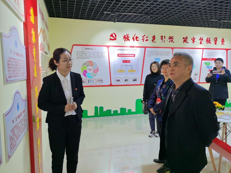 民政部乡镇论坛杂志社社长陈日发来济宁调研